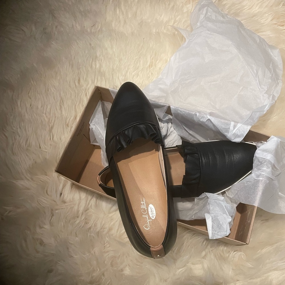 NWT and box pointed toe on trend